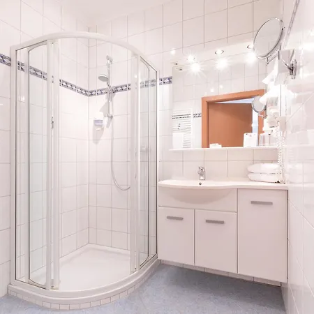 Отель Haeuserl Im Wald 4*